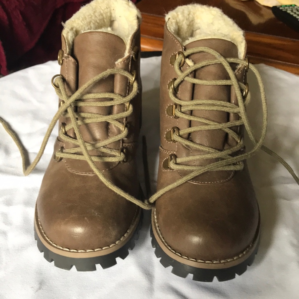 Cliffs by White Mountain Low Boots